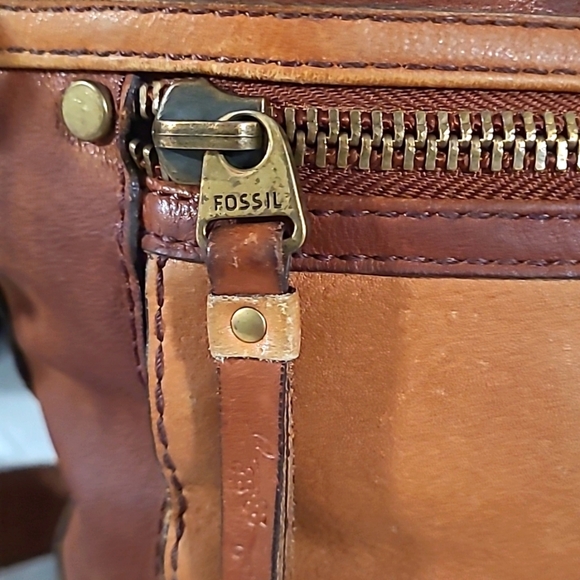 Fossil Crossbody with Studded Flowers - Picture 11 of 12